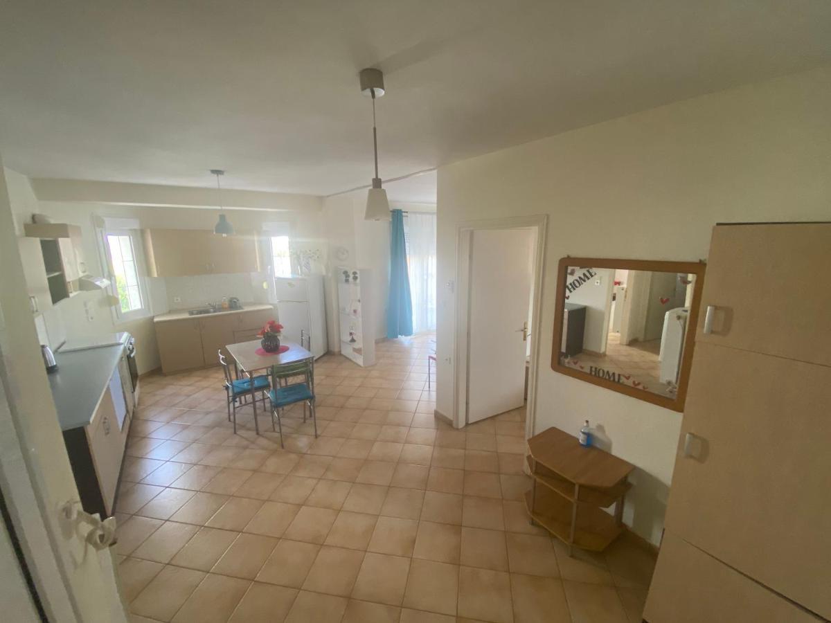Kelesi Apartments Nea Kallikrateia Exteriör bild